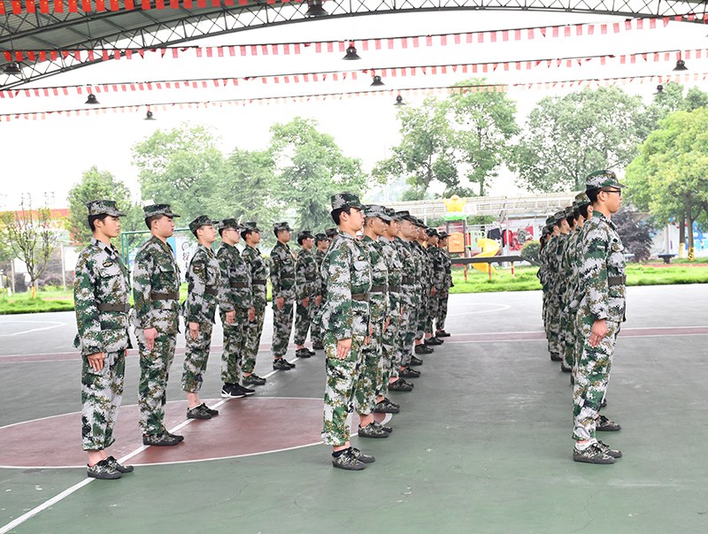 军姿队列训练,军事训练学校,青少年特训学校,素质教育学校