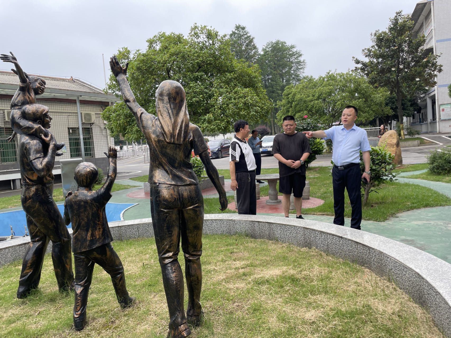 区教育局党委委员、总督学侯建波一行来我校调研督导教学工作