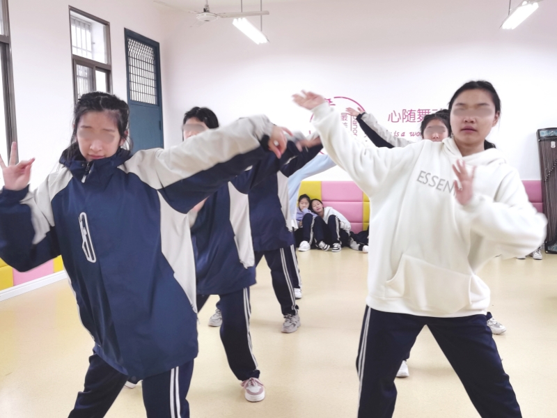 新起点教育专门学校举行2024年庆元旦汇演活动彩排