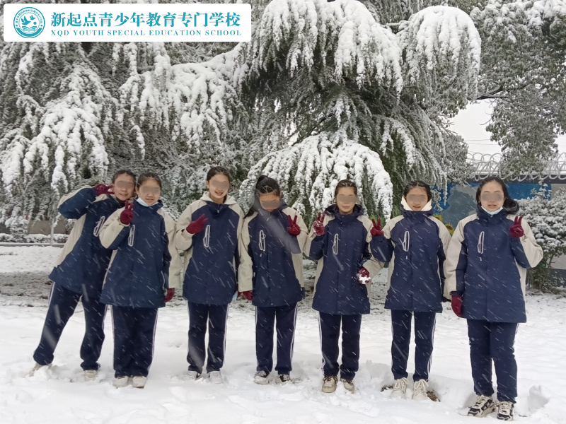 睿智青少年特训学校打雪仗活动