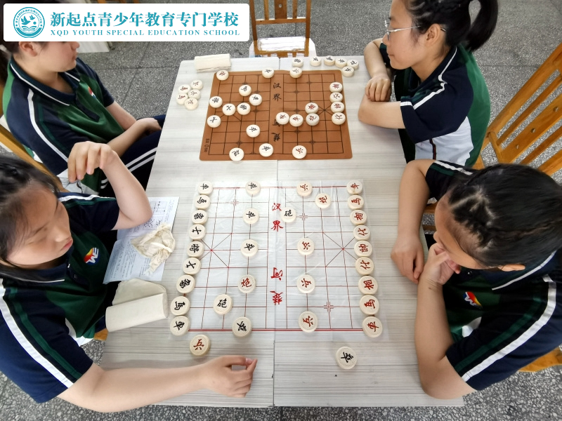 睿智教育专门学校组织象棋学习活动