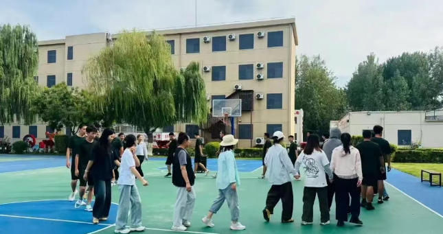问题少年全封闭管教学校开展教师节活动
